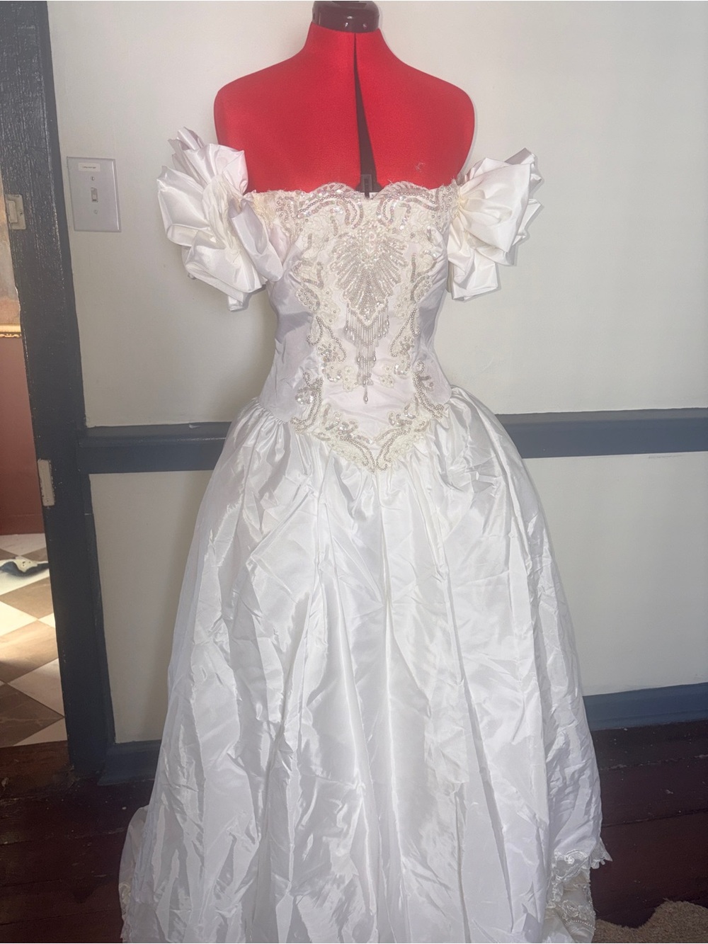 Vintage Eve of Milady White Off-Shoulder pearl Beaded wedding Dress